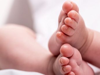Un nene de 2 años murió con graves lesiones y una autopsia podría cambiar el caso