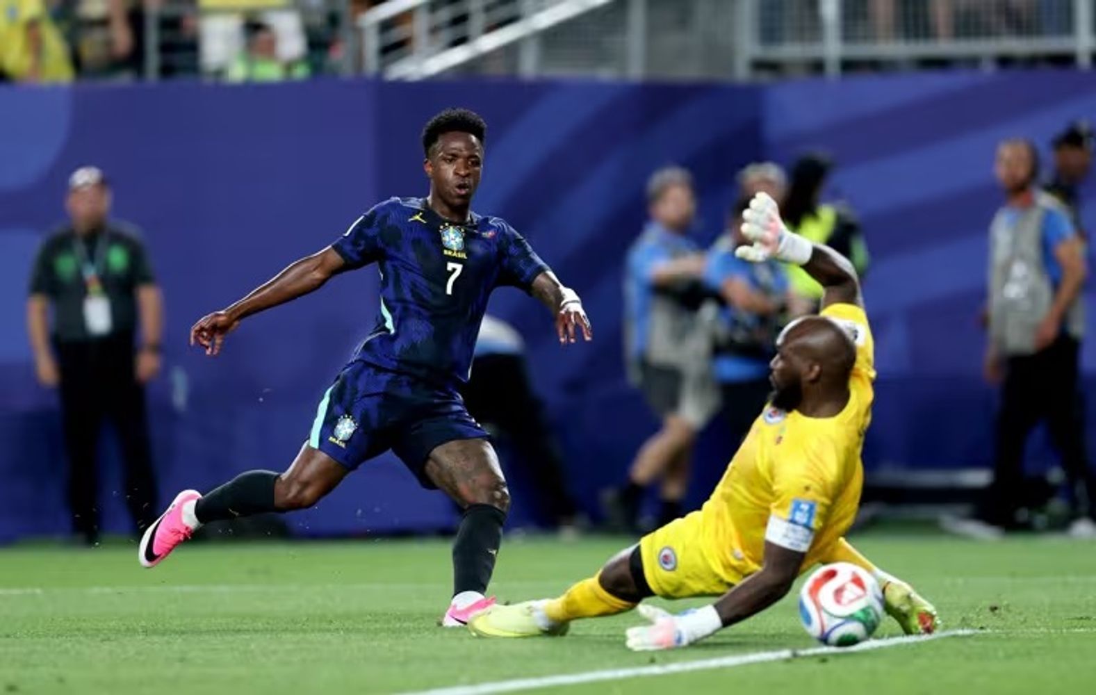 Brasil venció a Haití en el grupo C.