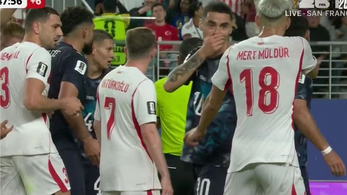 El tenso momento en Paraguay-Turquía que terminó con el primer expulsado por la Ley Vinícius en el Mundial 2026