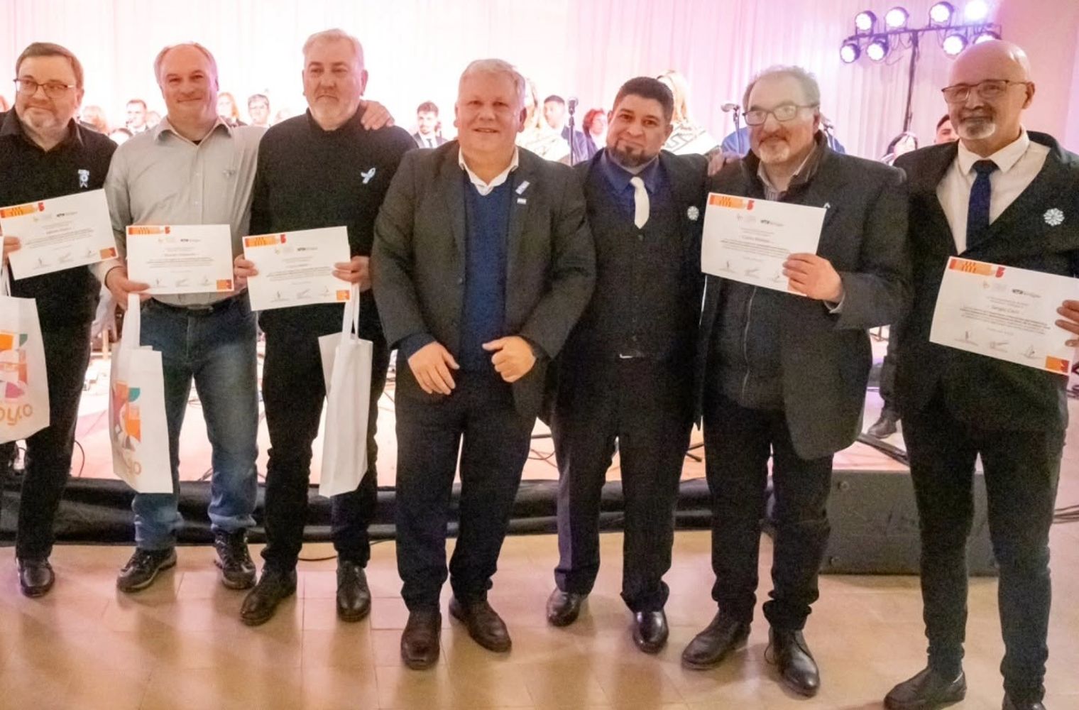 A sala llena, el Coro de Cámara de Arroyito presentó la "Misa Criolla" de Ariel Ramírez