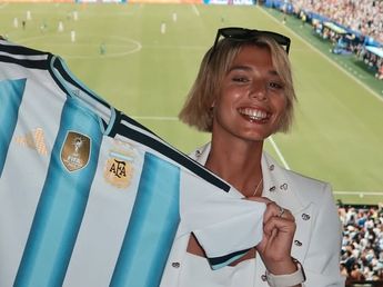 Desde Dallas, Sara Sklate se prepara para alentar a la selección argentina y arrasó con una minifalda y top en color blanco