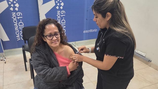 El Vacunatorio acercó las dosis del Calendario Nacional a trabajadores y usuarios del servicio de emergencias.