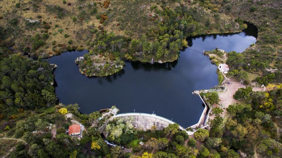 Dique San Jerónimo, un paseo entre historia y naturaleza en el norte de Punilla