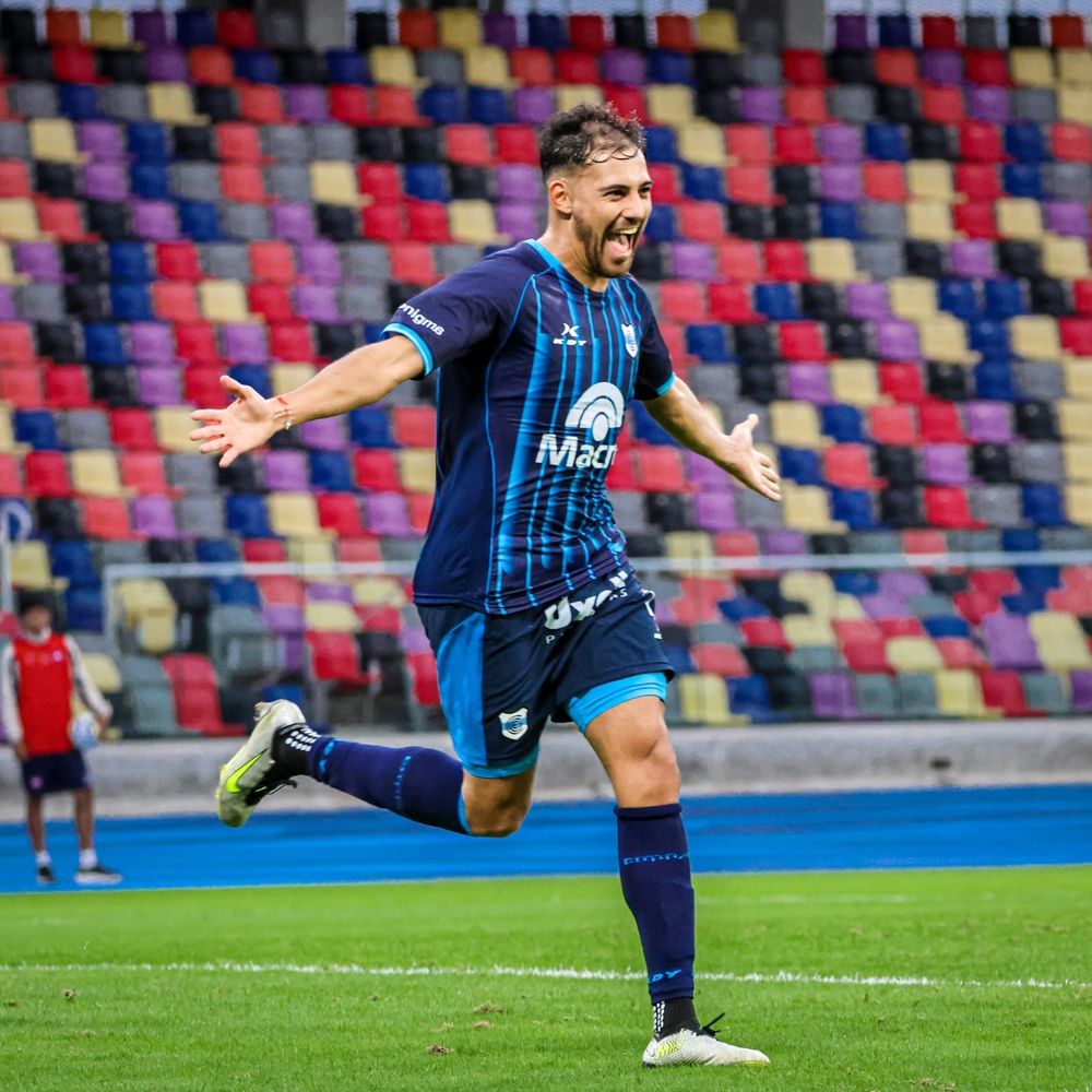 Octavio Bianchi fue el autor del segundo tanto y Maximiliano Casa selló el resultado definitivo con el tercer gol que decretó que el “Lobo” jujeño es el líder absoluto de la Primera Nacional.