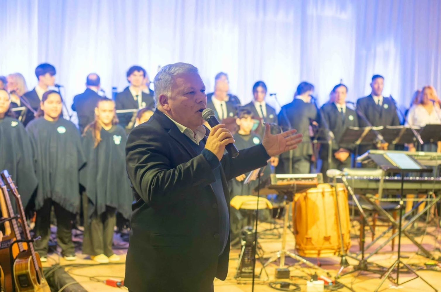 A sala llena, el Coro de Cámara de Arroyito presentó la "Misa Criolla" de Ariel Ramírez