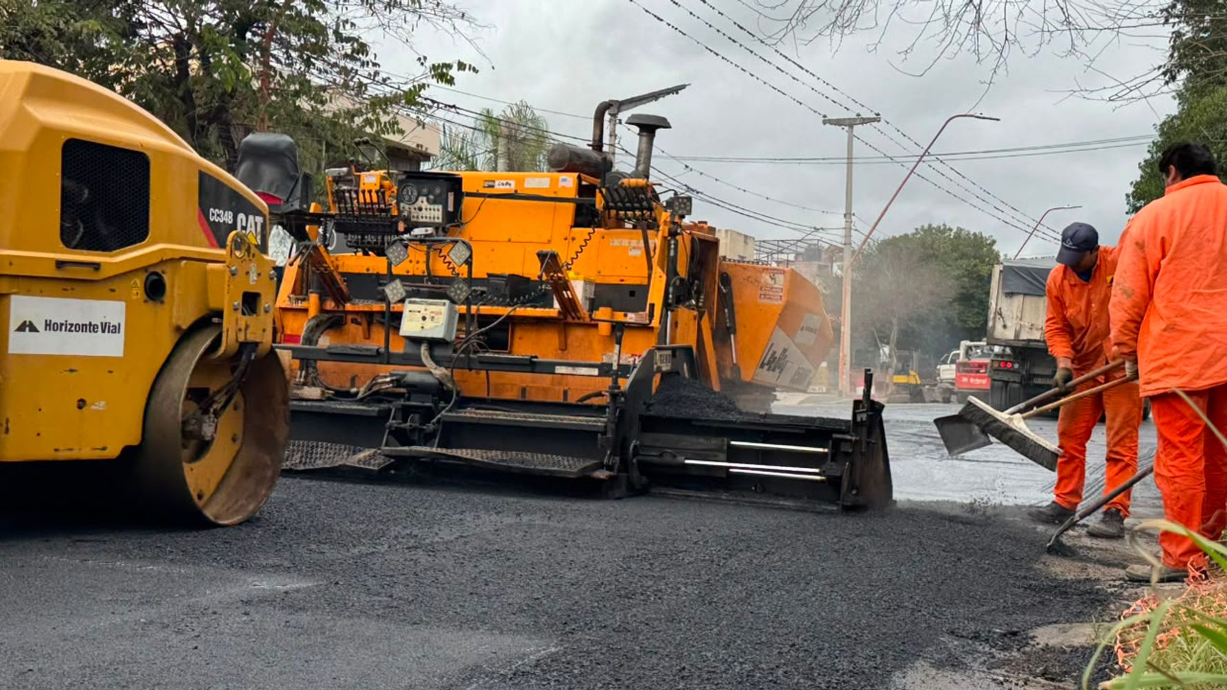 La repavimentación de Avenida Los Sauces avanza en barrio La Quinta Cuarta Sección.