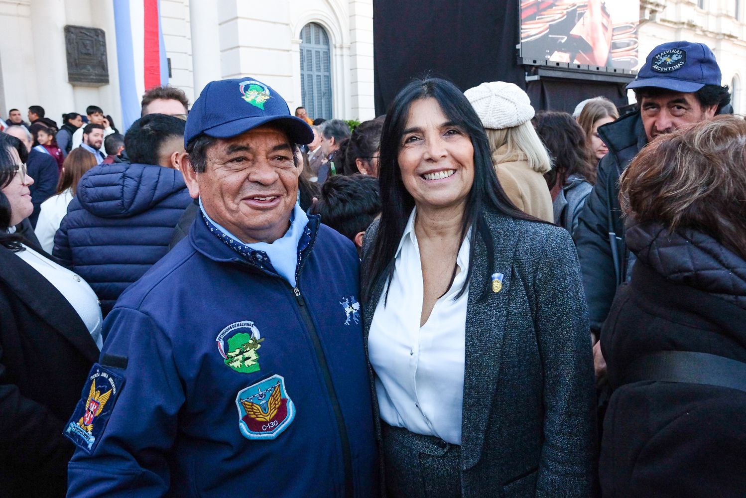 Más de 2.000 alumnos prometieron lealtad a la Bandera en un emotivo acto encabezado por Alicia Aluani en Paraná.