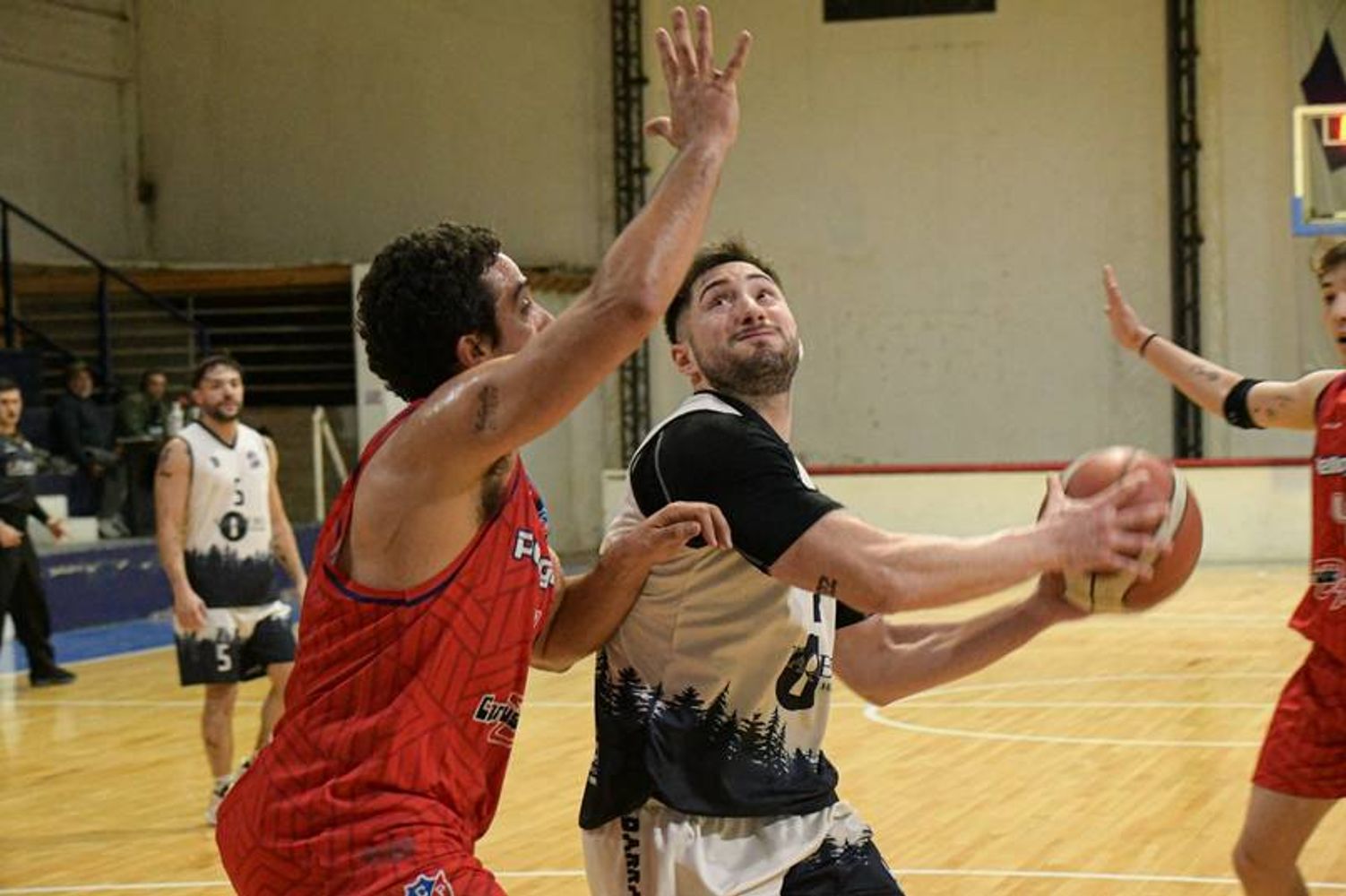 Pellegrini no pudo ante Barracas en el comienzo de las semis. 