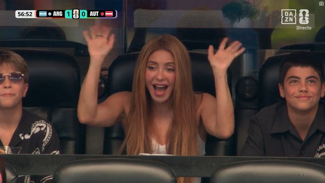 Shakira durante el partido entre Argentina y Austria: la ovación del estadio y el tierno momento con su hijo Milan