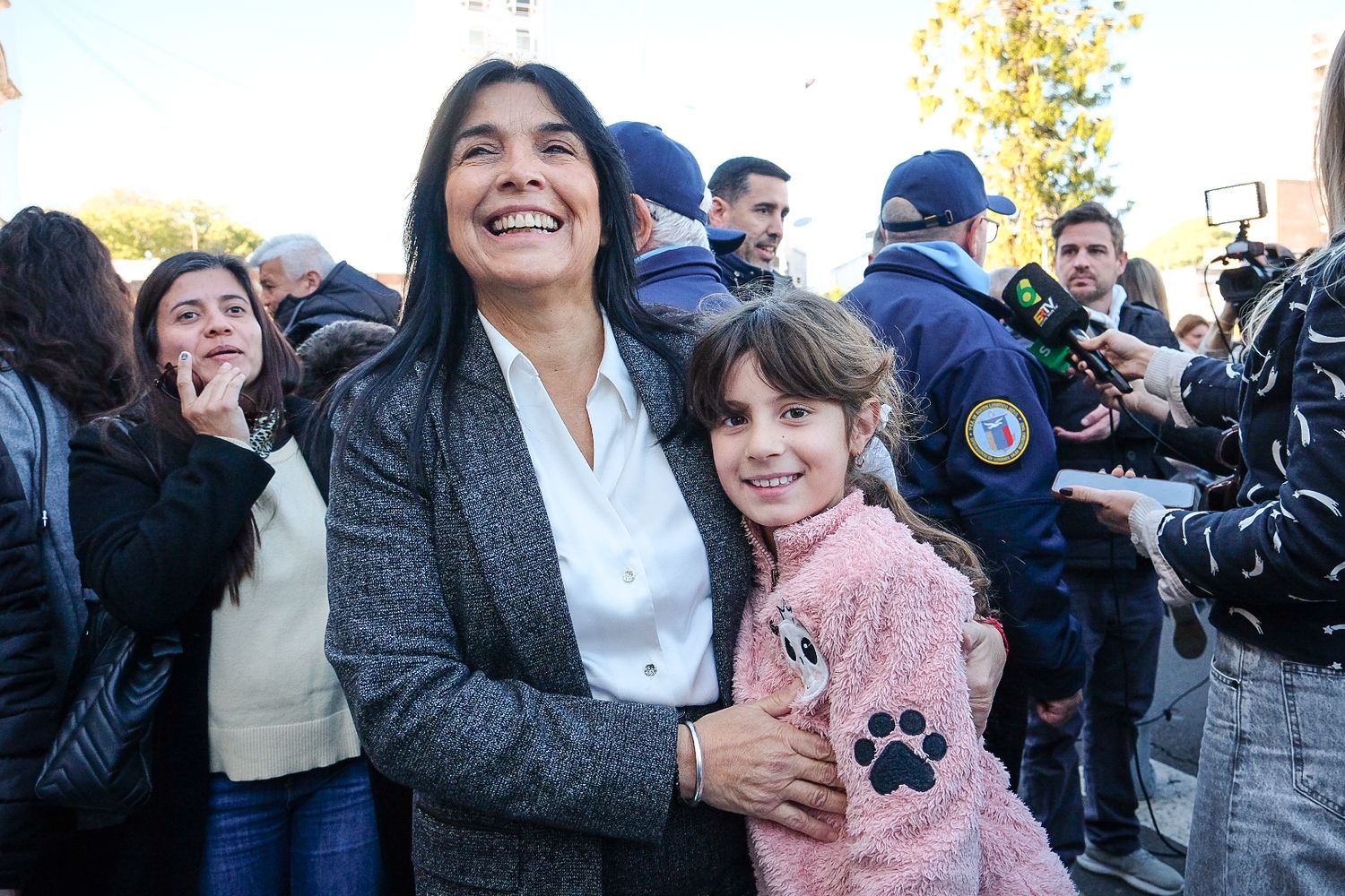 Más de 2.000 alumnos prometieron lealtad a la Bandera en un emotivo acto encabezado por Alicia Aluani en Paraná.