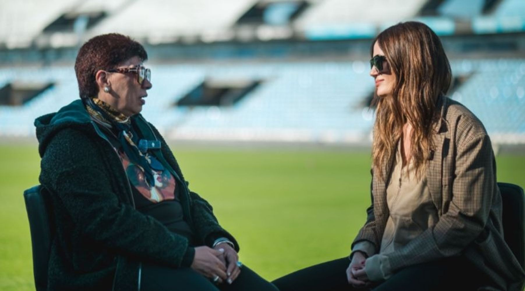 La mamá del Cuti con Paula Chaves.