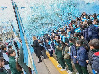 Entre emoción y orgullo, casi 500 alumnos realizaron la Promesa de Lealtad a la Bandera