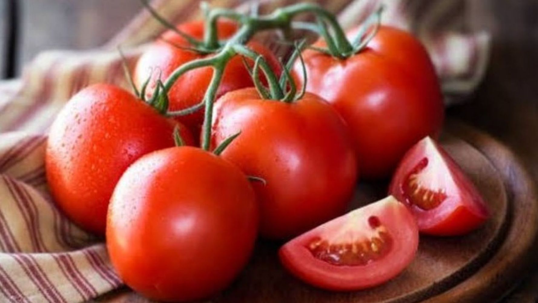 Lo estás haciendo mal: el secreto del verdulero para que los tomates no se pudran en la heladera