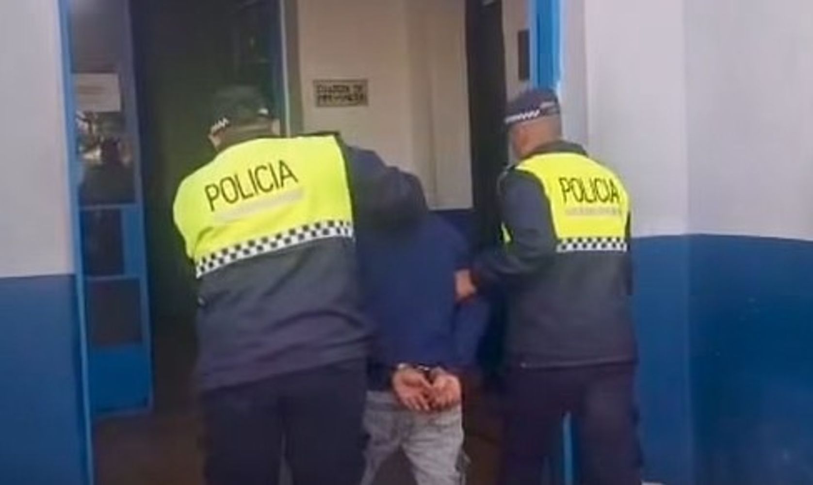 El hombre, conocido como "El Orejudo", quedó aprehendido tras el análisis de cámaras de seguridad.
