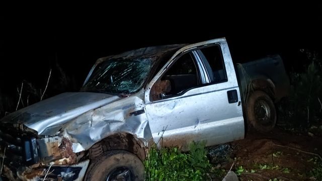 Tres personas fueron hospitalizadas tras un choque entre un automóvil y una camioneta en San Pedro.