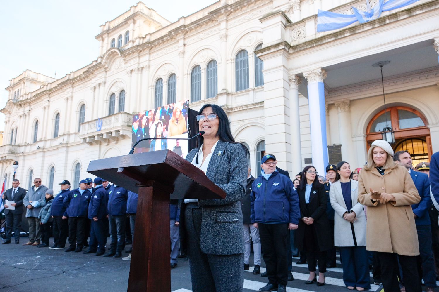Más de 2.000 alumnos prometieron lealtad a la Bandera en un emotivo acto encabezado por Alicia Aluani en Paraná.