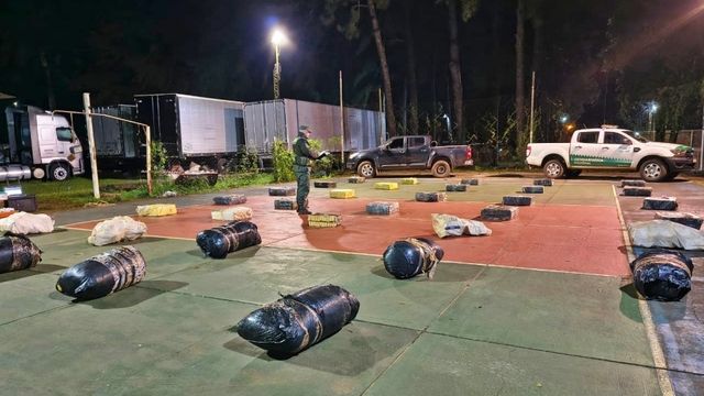 Puerto Piray: secuestraron más de una tonelada de marihuana tras una persecución sobre la ruta 12.