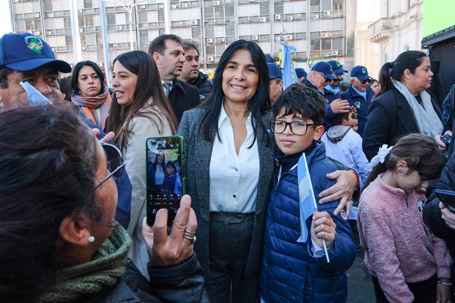 Más de 2.000 alumnos prometieron lealtad a la Bandera en un emotivo acto encabezado por Alicia Aluani en Paraná.