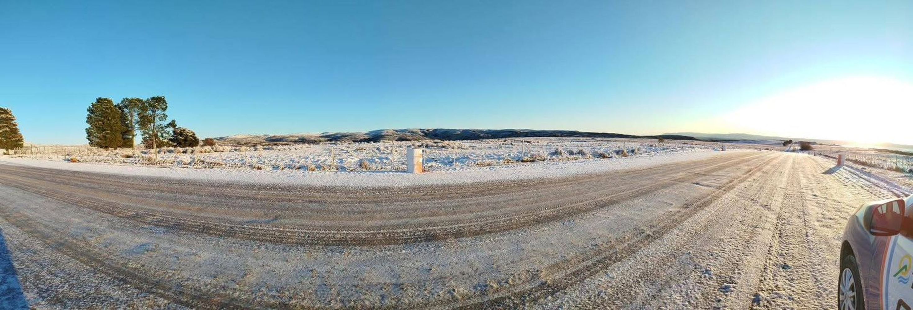 Tanti también se vistió de blanco tras la nevada en las sierras.