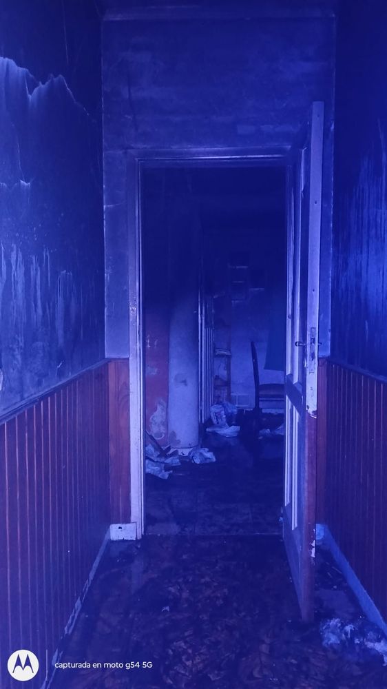 Incendio en una vivienda dejó a un hombre herido y generó un operativo de rescate
