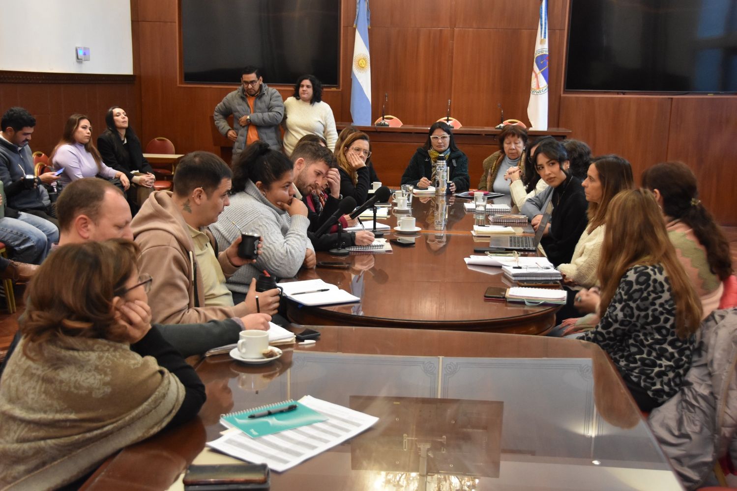 La entrevista en la Legislatura permitió a las funcionarias de la Dirección de Acompañamiento Integral Educativo (DAI) del Ministerio de Educación visibilizar el trabajo que realizan los equipos técnicos en territorio y avanzar en una agenda conjunta con los legisladores.