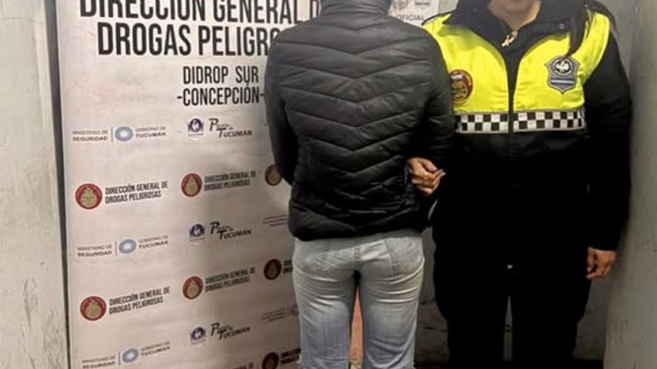  La intervención policial conjunta logró controlar el disturbio y detener a una de las participantes.