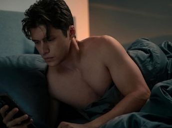 La película romántica de Netflix que es número 1 en 73 países y todo el mundo está viendo