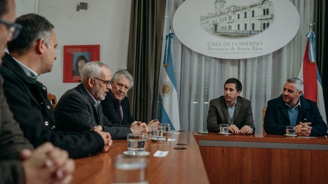 Firma Planta de Tratamiento de Aguas Residuales en Colón.