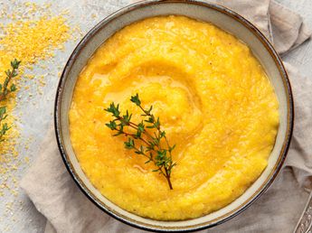 Polenta con espinaca y queso: la receta para transformar un clásico del invierno en un plato súper nutritivo
