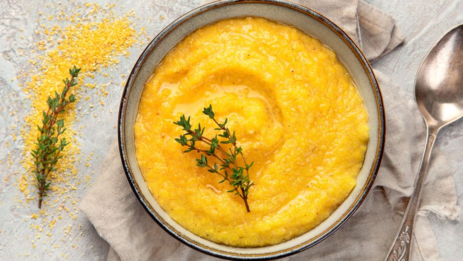 Polenta con espinaca y queso: la receta para transformar un clásico del invierno en un plato súper nutritivo