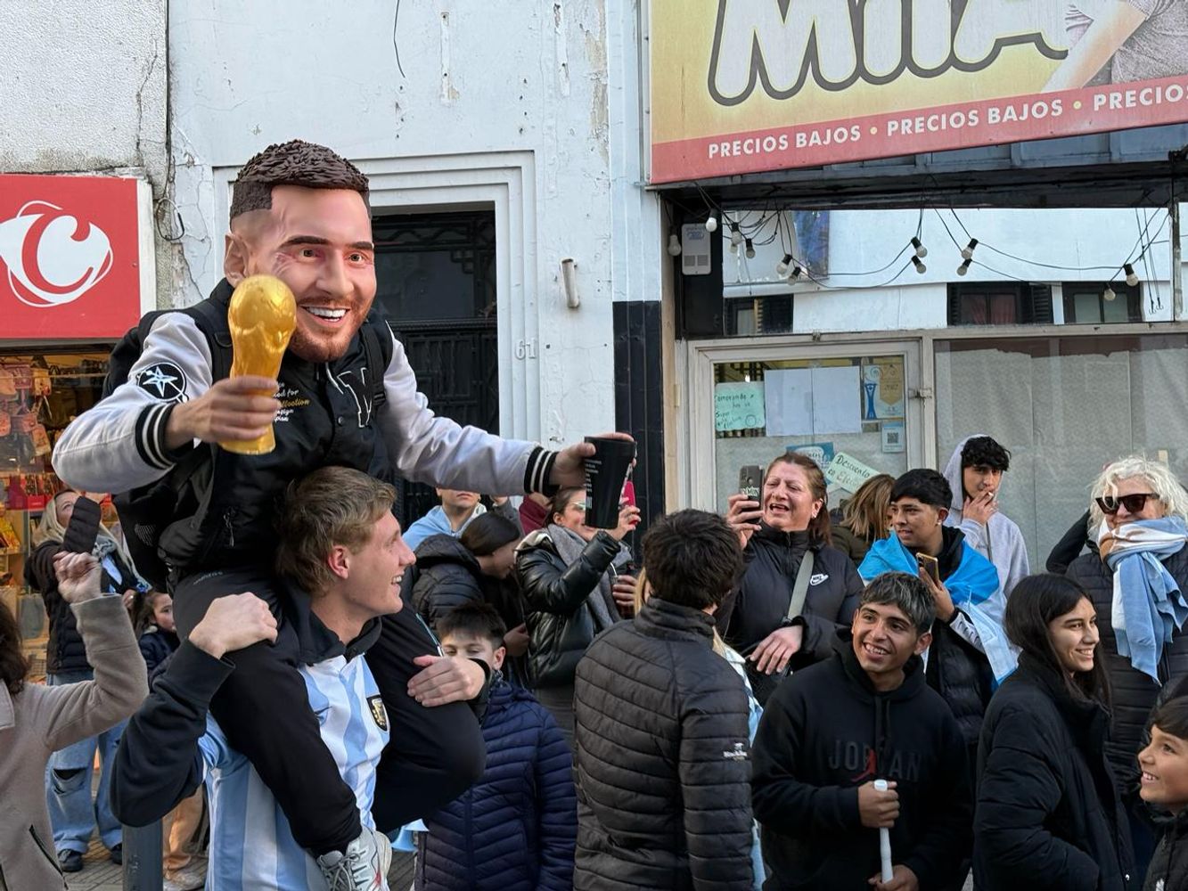 Los festejos de la victoria de Argentina en el centro de Córdoba.