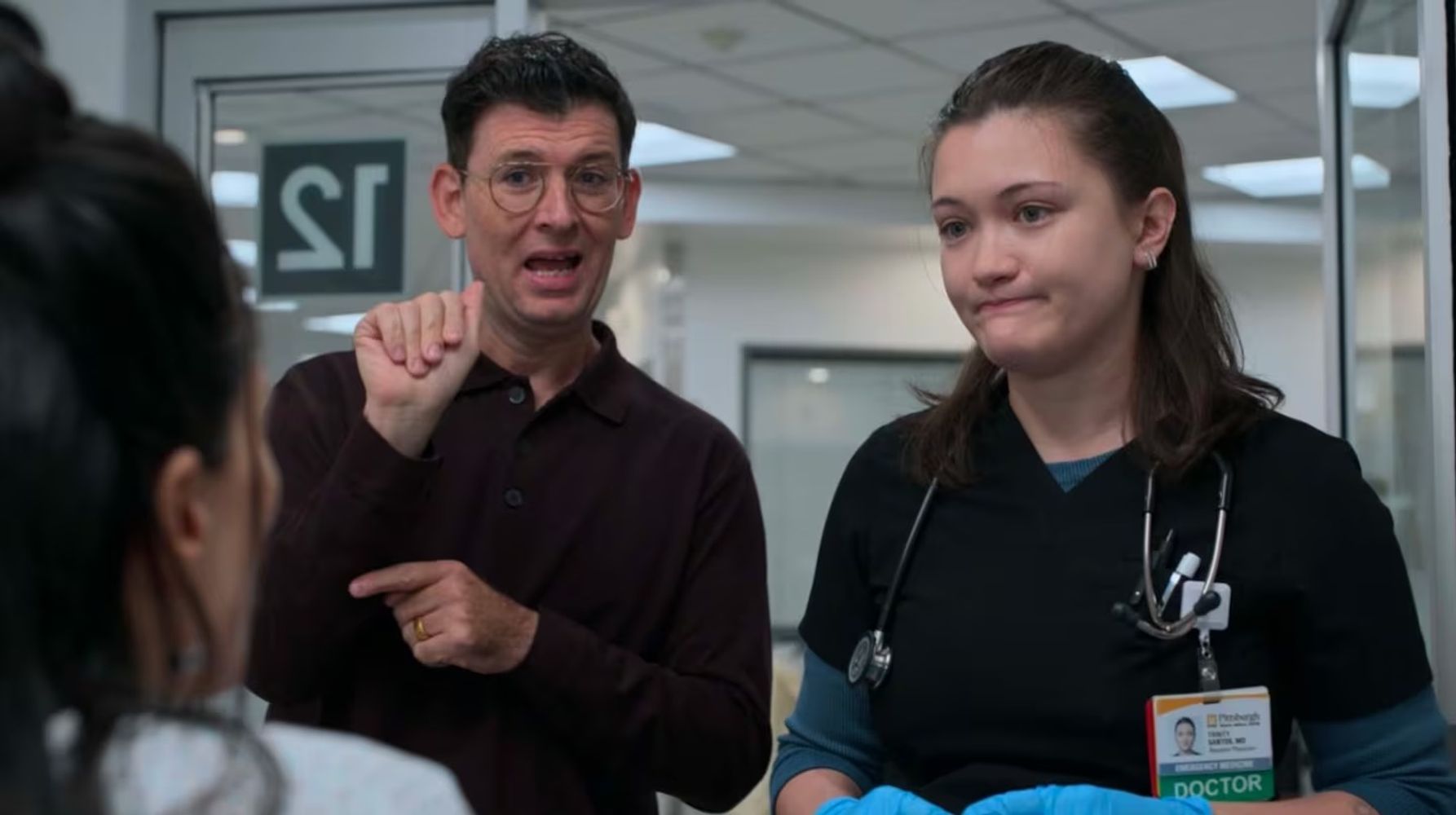 Moshe Kasher en The Pitt.