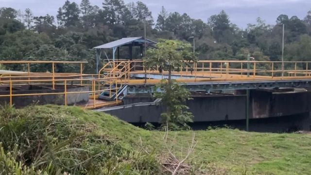 Más de la mitad de Puerto Piray lleva cinco días sin agua potable por fallas en el sistema de bombeo.