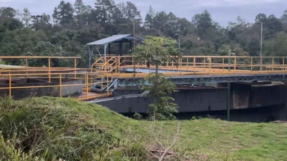 Más de la mitad de Puerto Piray lleva cinco días sin agua potable por fallas en el sistema de bombeo