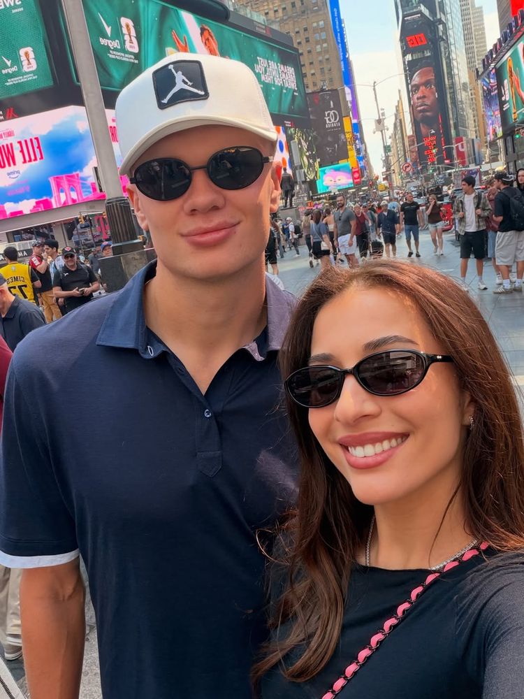 Erling Haaland y su novia