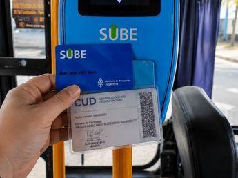 Viajar gratis con CUD: quiénes pueden acceder al beneficio y cómo usarlo en colectivos y trenes