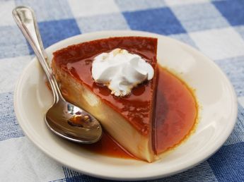 El truco definitivo para hacer flan casero con 4 ingredientes y que salga súper cremoso