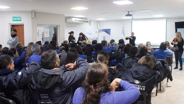 La iniciativa busca derribar barreras comunicacionales en el sistema de salud tucumano.
