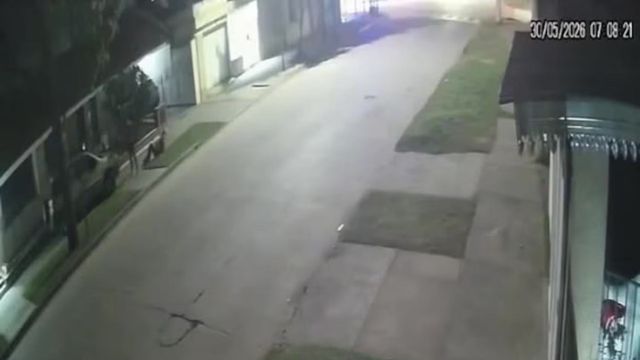 Fue atropellado en la vereda y murió.