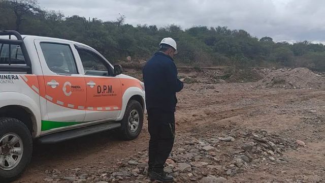 Los operativos buscan garantizar el cumplimiento de normas ambientales, de higiene y seguridad en Catamarca.
