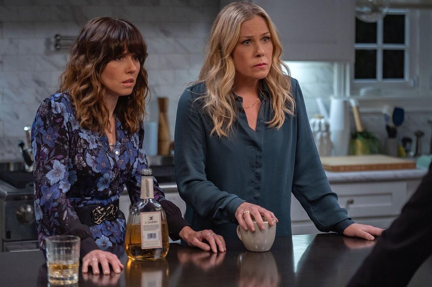 Christina Applegate y Linda Cardellini protagonizan la historia.