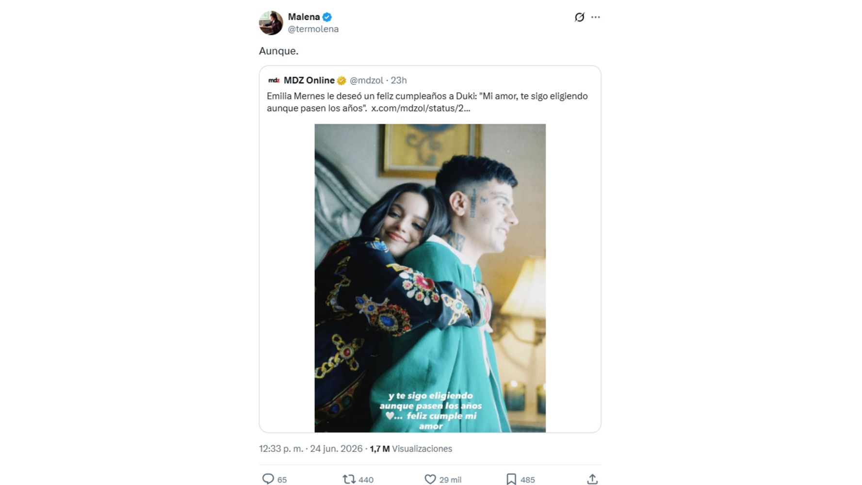 El saludo generó polémica en las redes sociales.