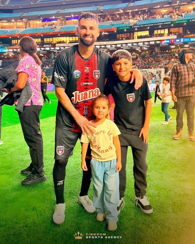 Lucas Trejo y sus hijos.