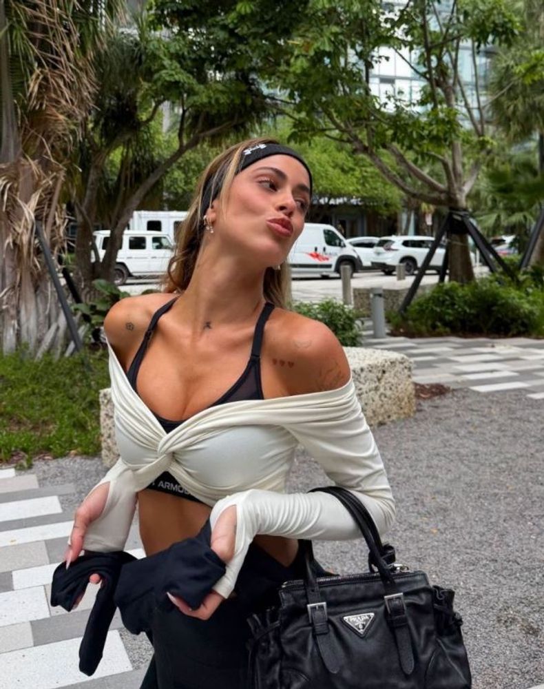 Alerta tendencia: Tini Stoessel dictó cátedra de estilo urbano con un look 'athleisure' de alto impacto