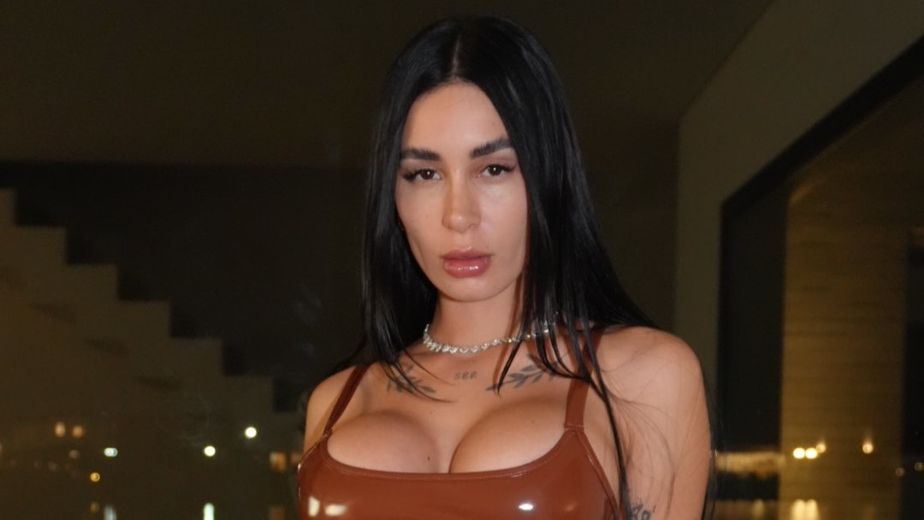 Cam Nair arrasó con un vestido de látex y se robó todas las miradas en Instagram