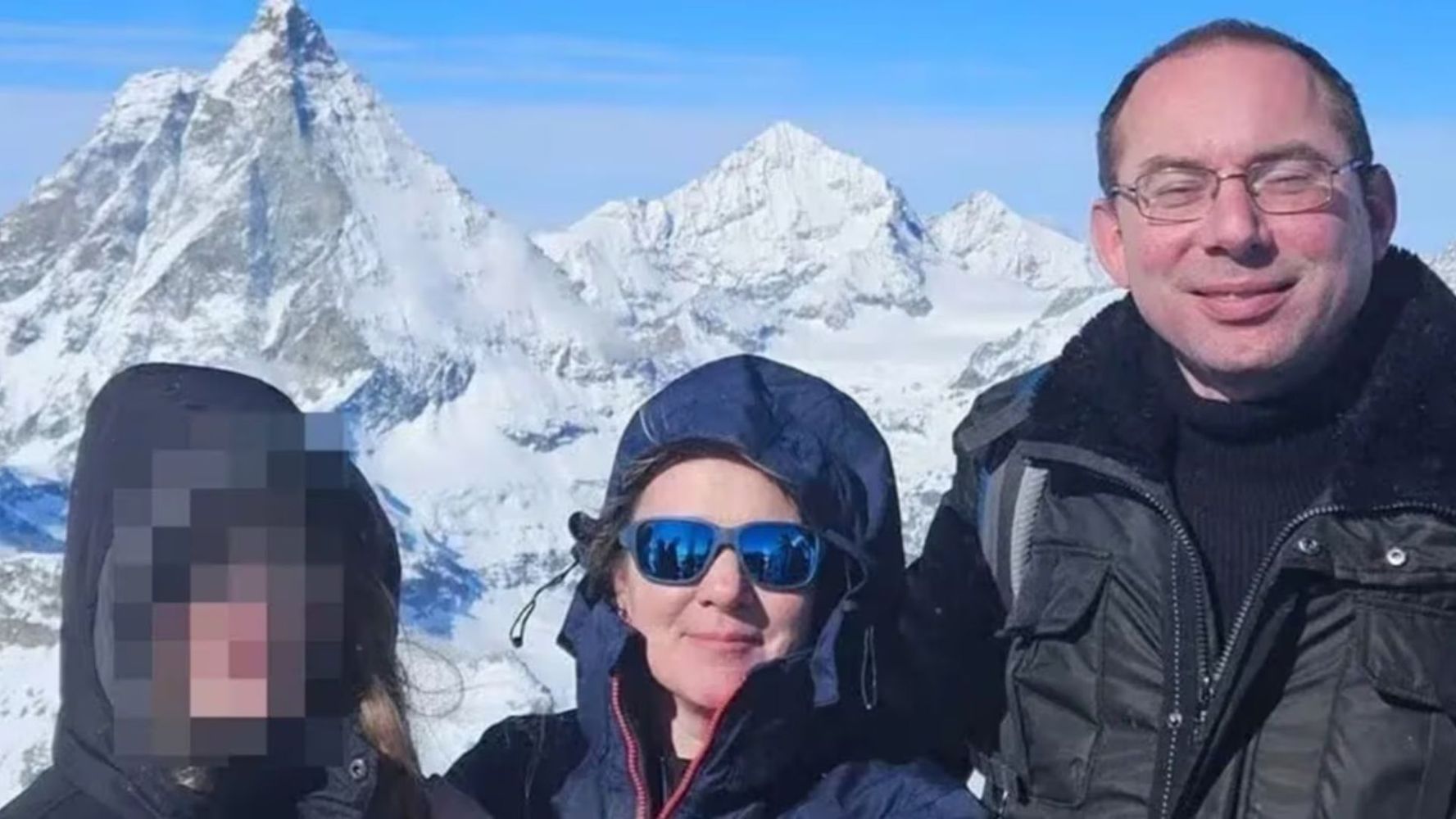 Una joven therian de 15 años asesinó a sus padres y compartió imágenes del ataque a sus compañeros.