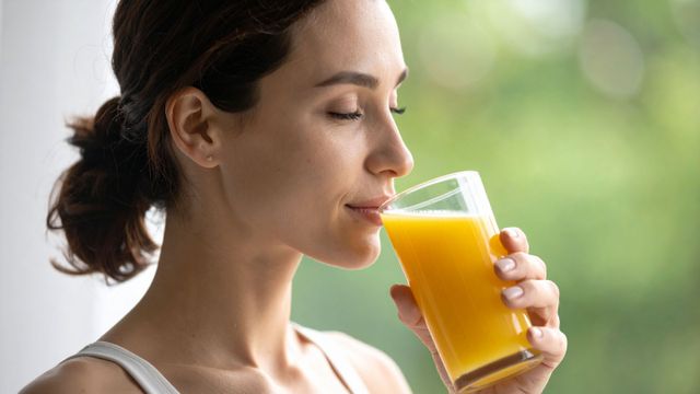Más que vitamina C: por qué tomar jugo de naranja en ayunas