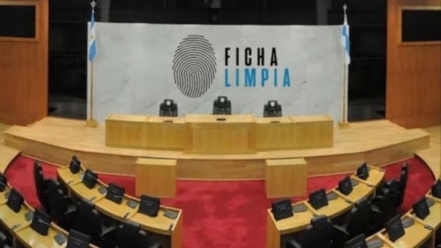 El régimen alcanza a los cargos desde director en adelante en los tres poderes, organismos autárquicos y entidades públicas.