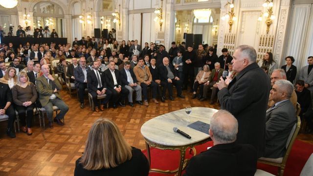 La décimocuarta entrega de certificaciones reunió a empresas, instituciones y emprendedores en el Salón Blanco.