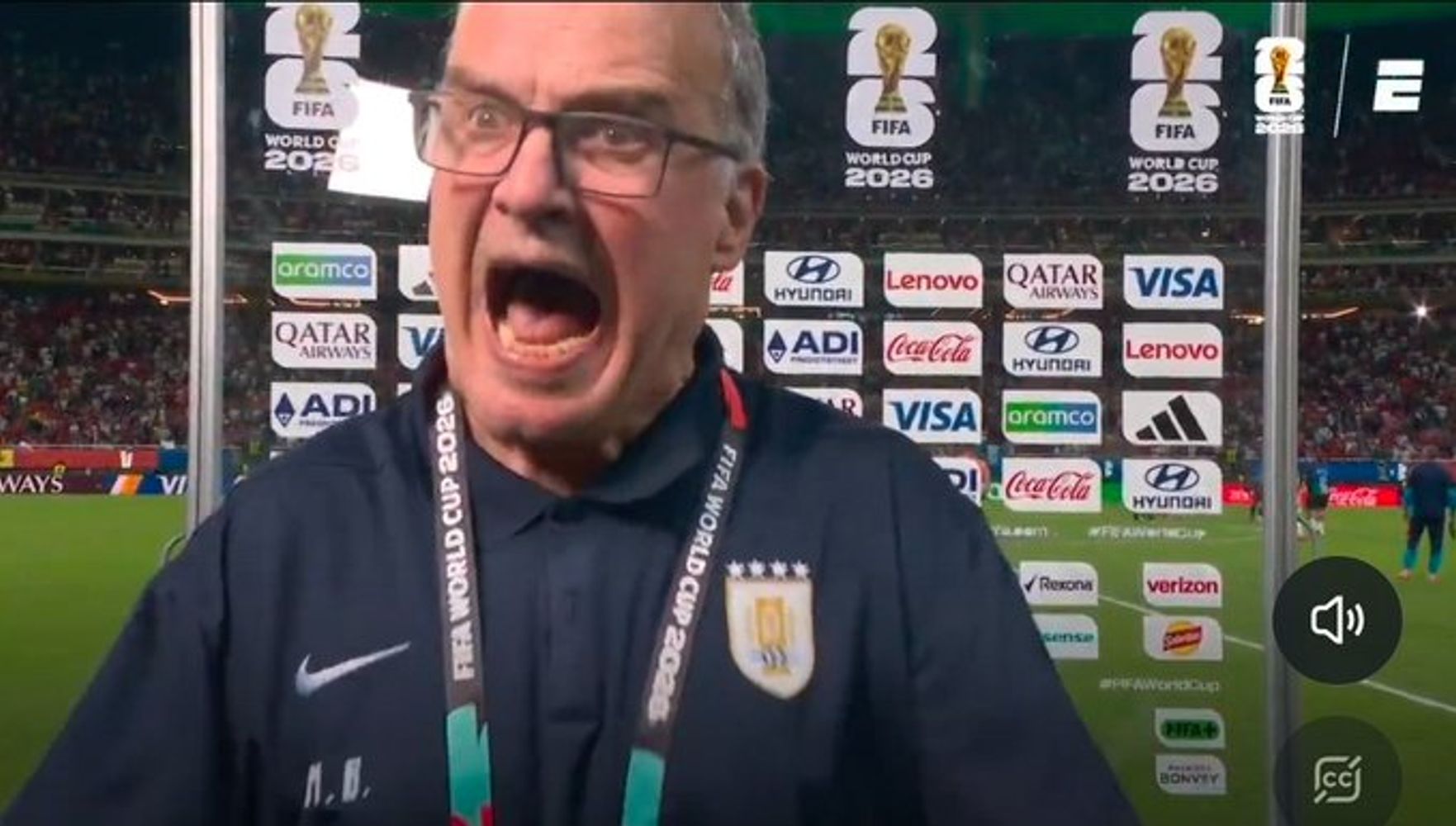 Desencajado, Marcelo Bielsa sufrió la prematura eliminación de Uruguay.